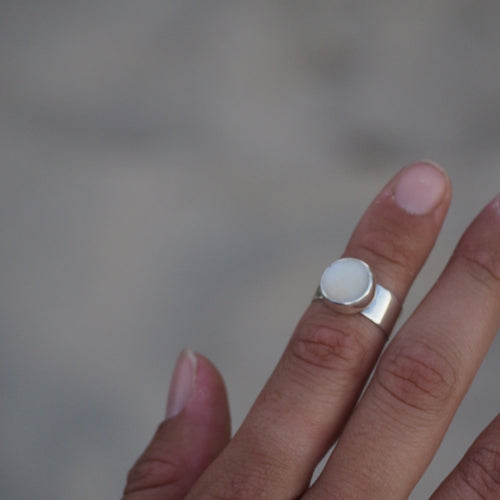 Chunky Pearl Ring SIZE: 6